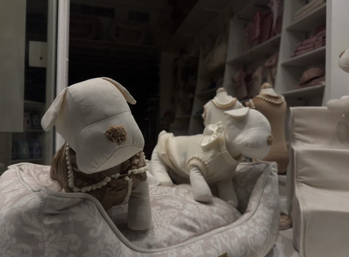 White sculptural figures